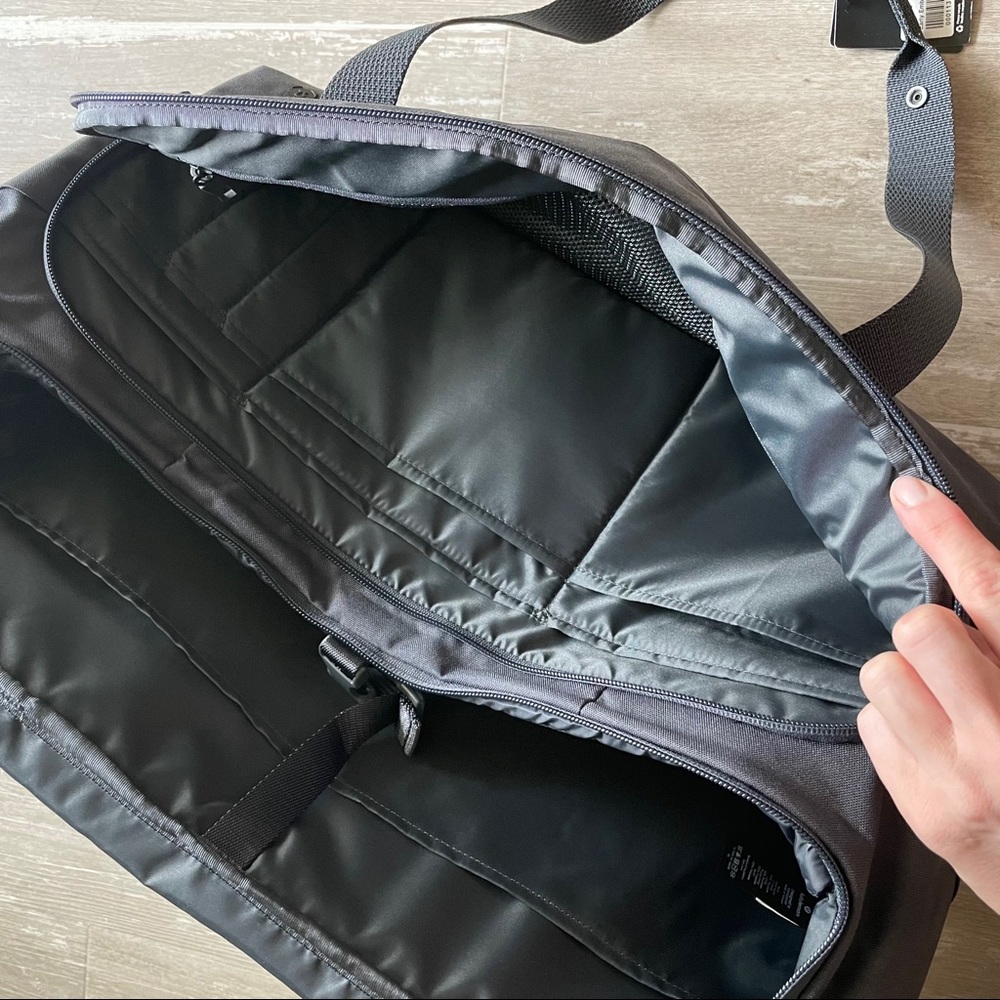 Lululemon Early Embark Duffle - Picture 12 of 16